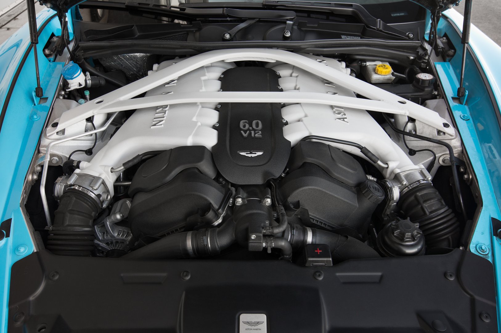 2014-Aston-Martin-Vanquish-engine.jpg