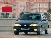 Renault-19_Baccara_5-door_1992_800x600_wallpaper_01.jpg