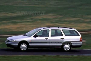 4-ford-mondeo-station-wagon-1993-3.webp