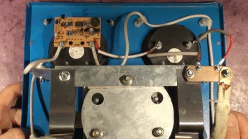 cap_Exploring a 500 Amp Carbon Pile Car Battery Tester How to Use - _00:13:07_02.webp