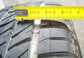 pneumatico post dx debica foratura vite 28.7.25 DSC00959_2.webp