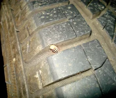 pneumatico post sn debica forato 19.3.26 DSC01592_2.webp