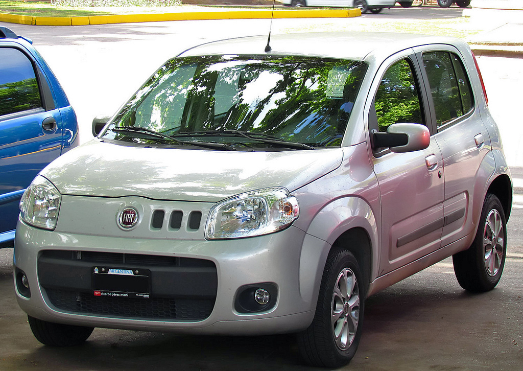 2011_Fiat_Uno_1.4_Attractive.jpg